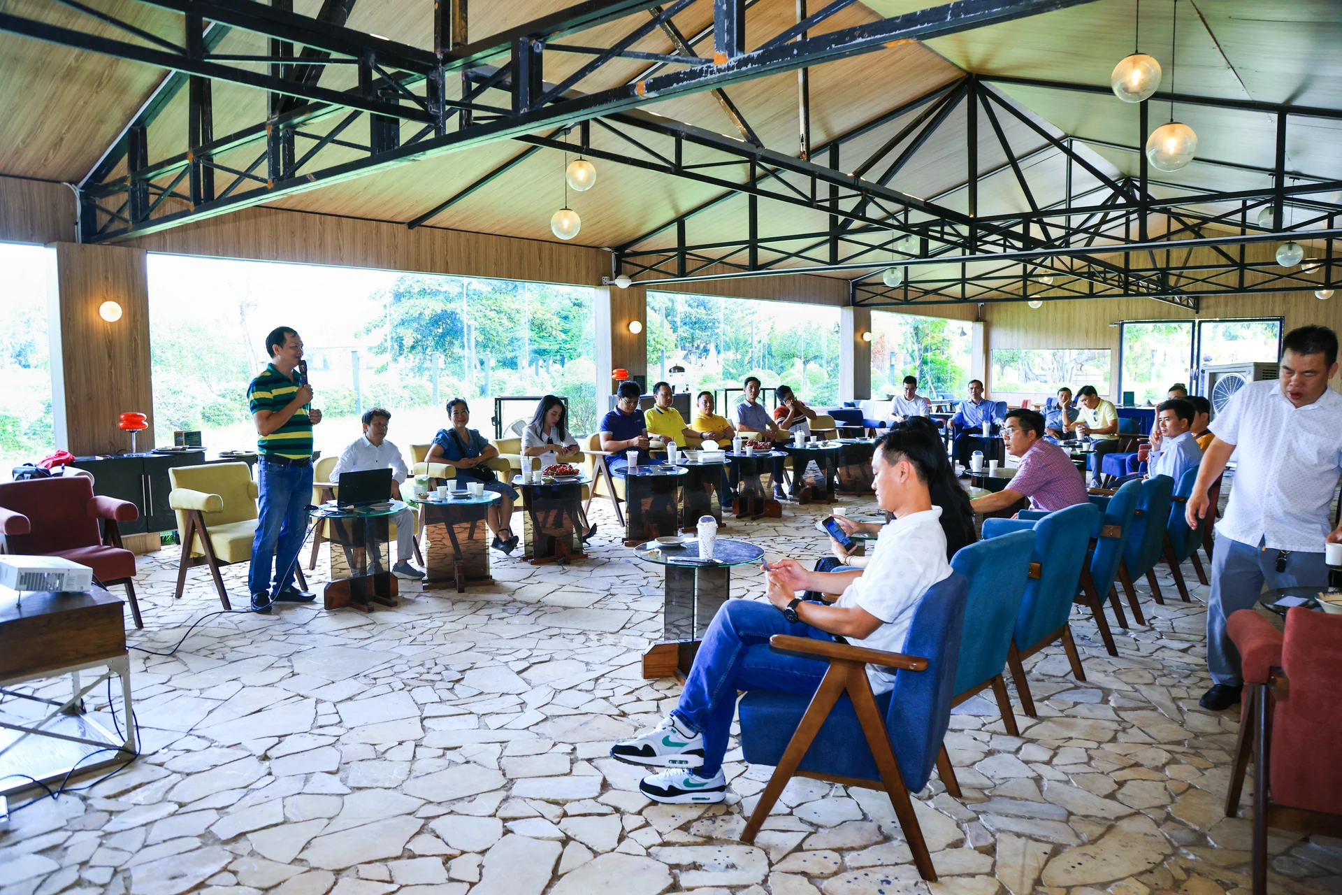 Đ&ocirc;ng đảo của Hội vi&ecirc;n v&agrave; kh&aacute;ch mời c&ugrave;ng tham gia Caf&eacute; TAHUBA ng&agrave;y 22/08