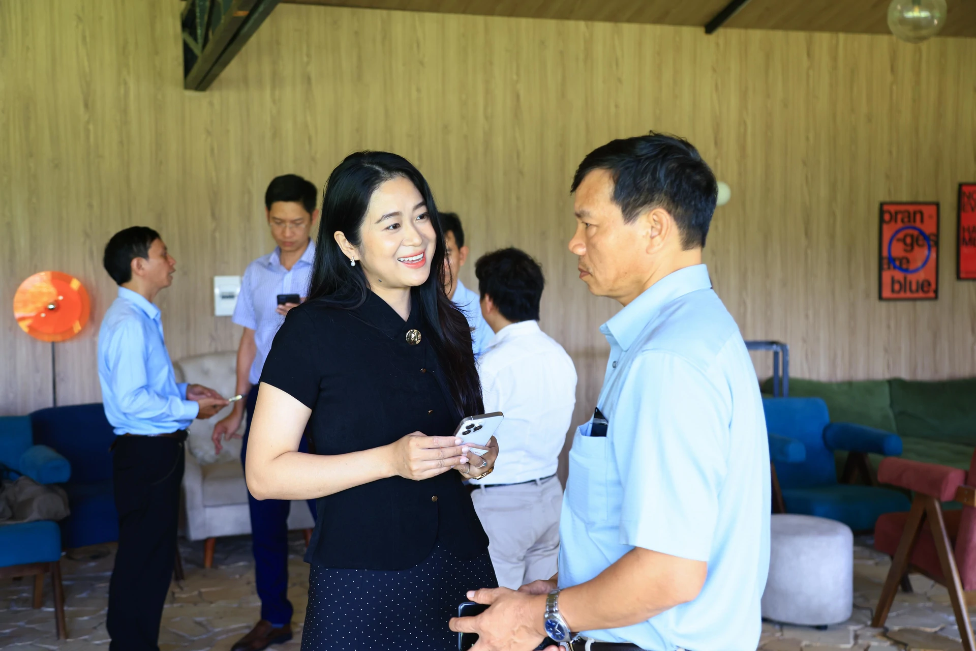 Hội vi&ecirc;n v&agrave; kh&aacute;ch mời tham gia giao lưu tại Caf&eacute; TAHUBA