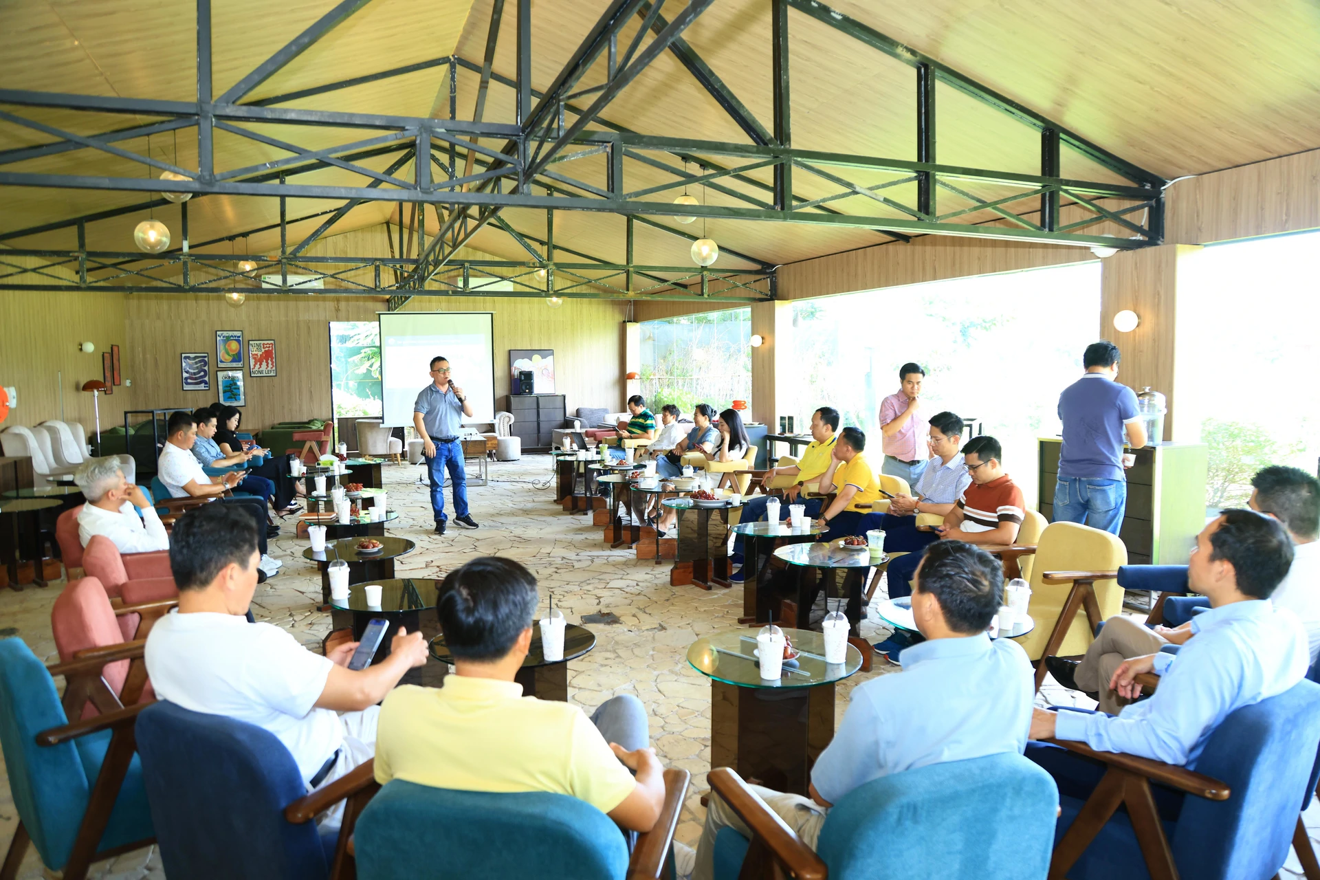 &Ocirc;ng Cao Trung Hiếu, nh&agrave; s&aacute;ng lập Judo Khỏe chia sẻ "Tăng cường thể lực cho doanh chủ" tại Caf&eacute; TAHUBA.