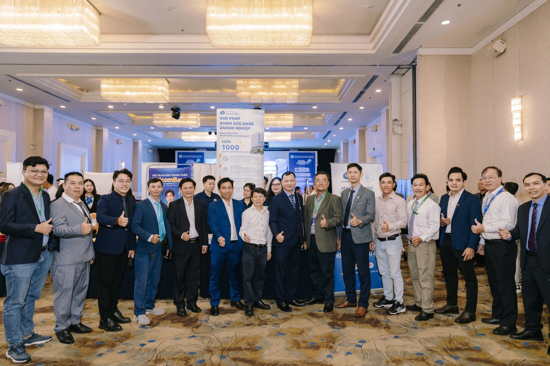 Khu vực 51 quầy h&agrave;ng trưng b&agrave;y