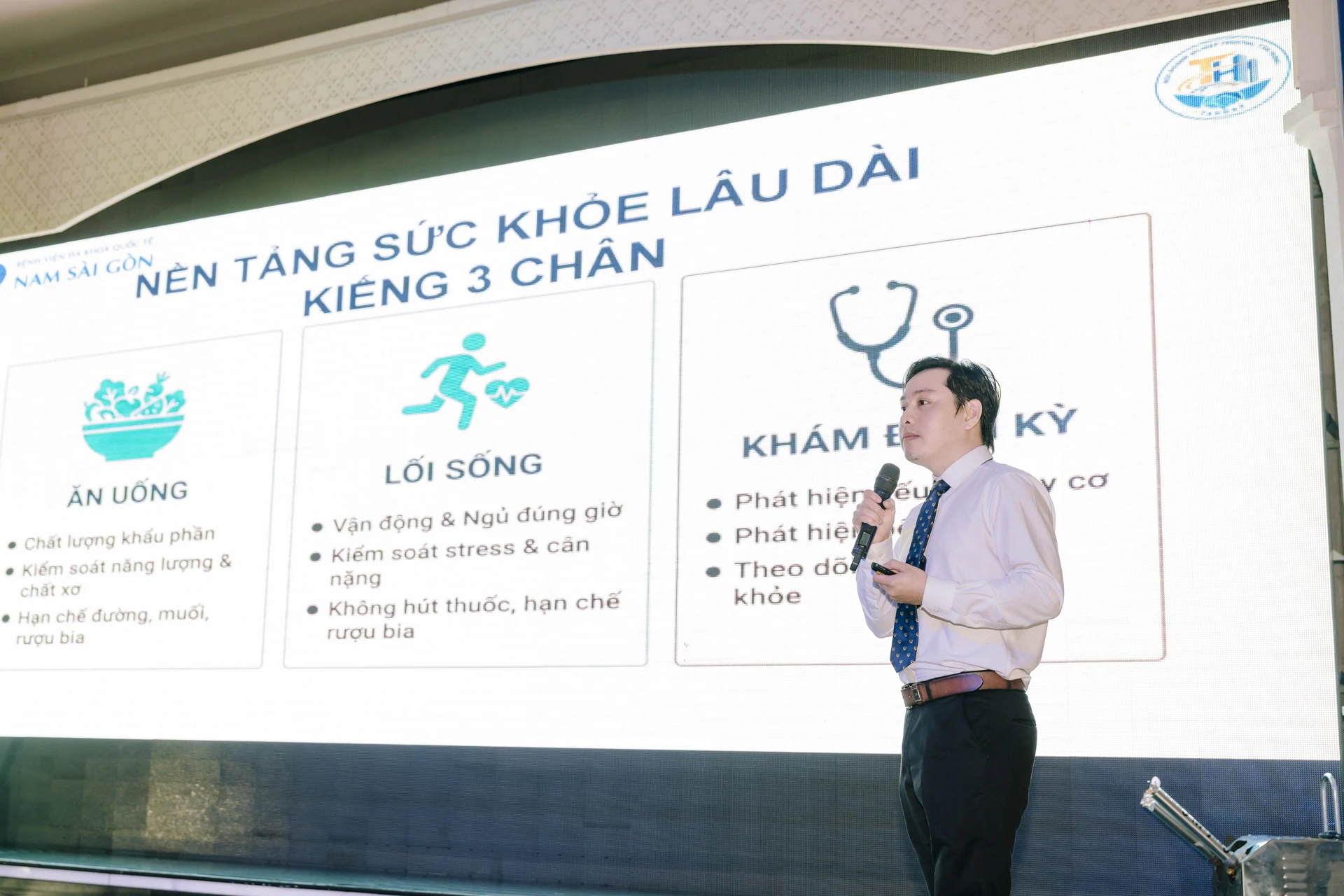 BS.CKI, BSNT Đinh Ho&agrave;ng Trung &ndash; Khoa Nội Tổng hợp, Bệnh viện ĐKQT Nam S&agrave;i G&ograve;n tại sự kiện TAHUBA B2B Connect #1