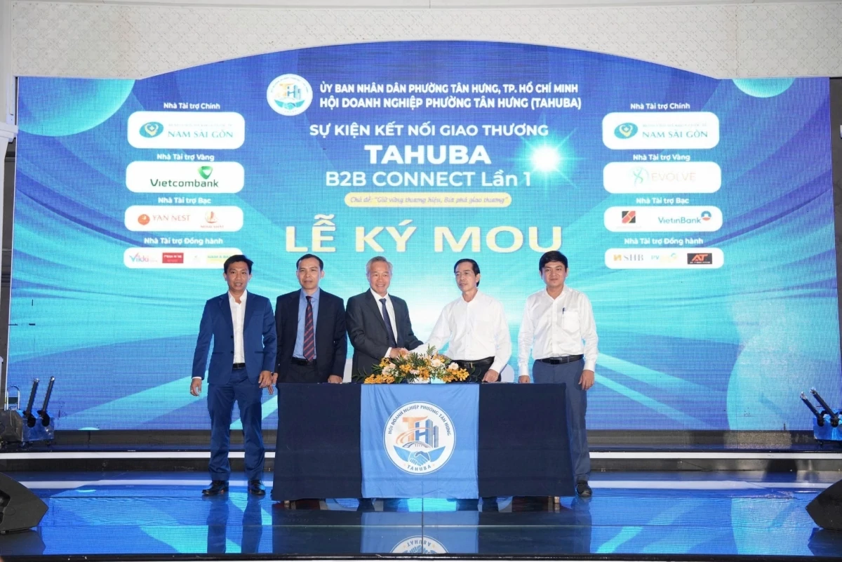 TAHUBA v&agrave; Tạp ch&iacute; Kinh tế T&agrave;i ch&iacute;nh k&yacute; MOU. Ảnh: Tạp ch&iacute; KT-TC