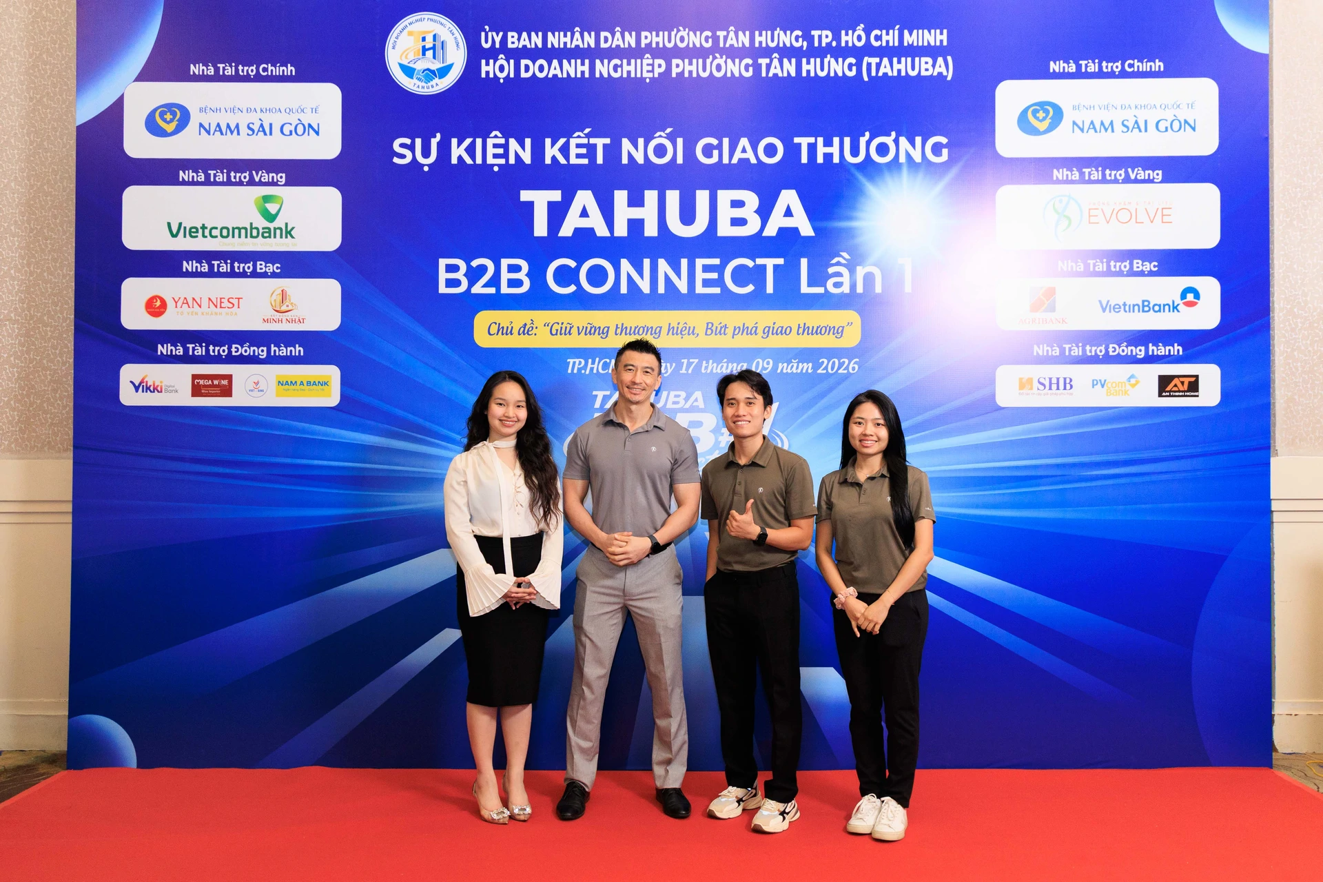 C&aacute;c chuy&ecirc;n gia Ph&ograve;ng kh&aacute;m v&agrave; Trị liệu Evolve tại sự kiện TAHUBA B2B Connect #1