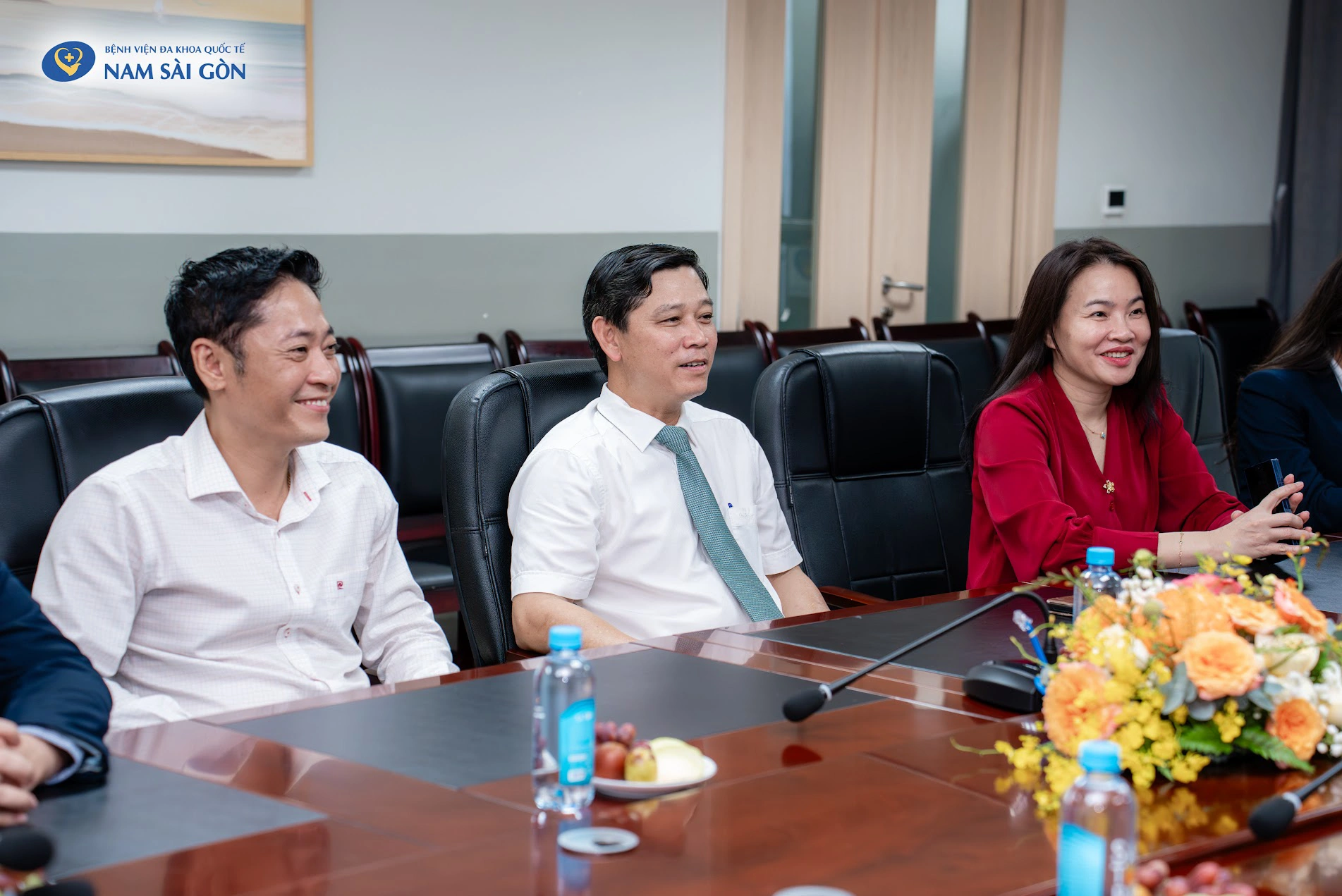 &ocirc;ng Nguyễn Văn Tuyền &ndash; Ph&oacute; B&iacute; thư Thường trực Đảng ủy phường T&acirc;n Hưng (ngồi giữa).