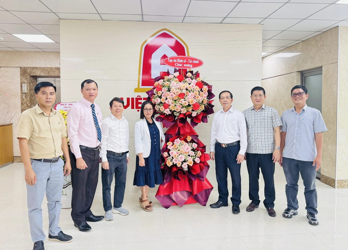 TAHUBA | Tạp chí Kinh tế và Tài chính thăm, chúc mừng Hội Doanh nghiệp phường Tân Hưng nhân Ngày Doanh nhân Việt Nam